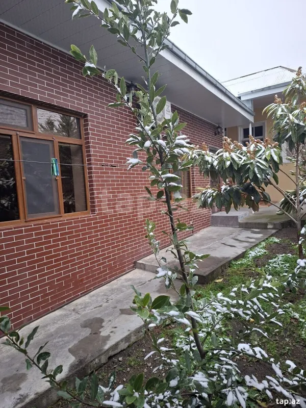 Satılır 4 otaqlı həyət evi