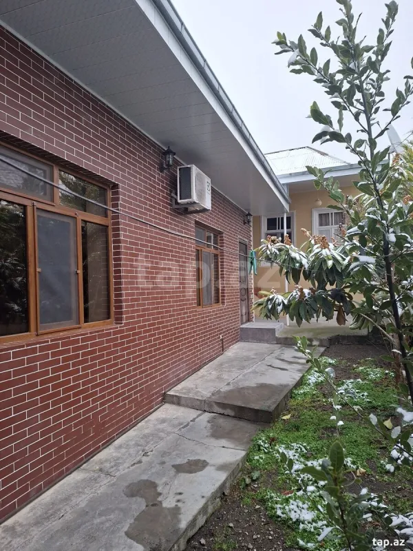 Satılır 4 otaqlı həyət evi