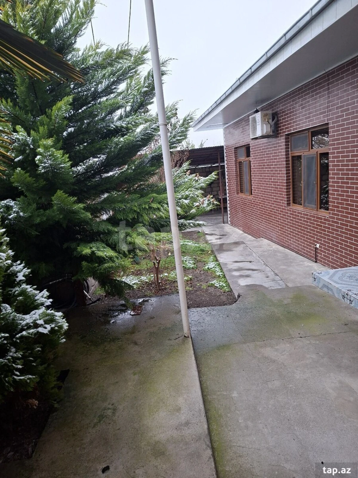 Satılır 4 otaqlı həyət evi