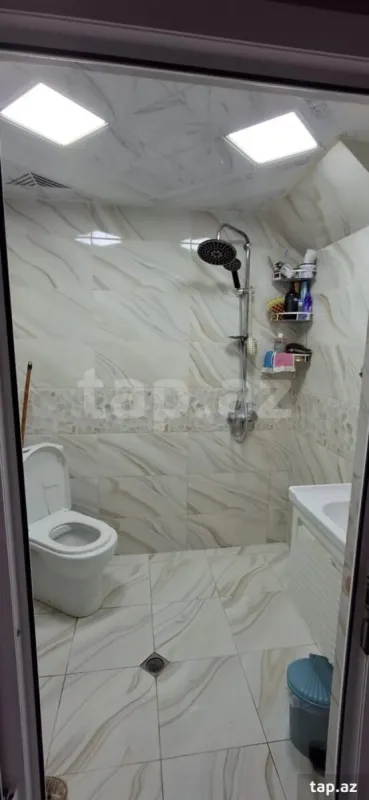 Satılır 8 otaqlı həyət evi