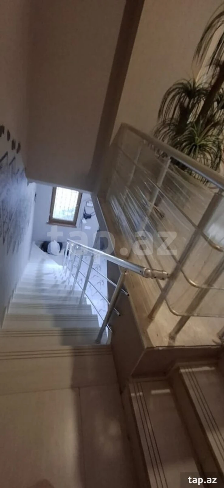 Satılır 8 otaqlı həyət evi