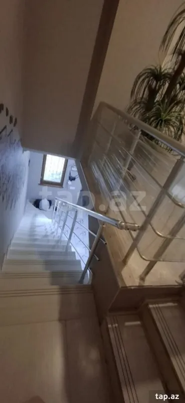 Satılır 8 otaqlı həyət evi