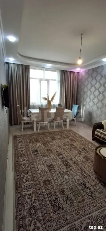 Satılır 8 otaqlı həyət evi