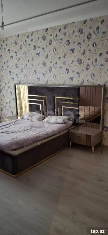 Satılır 8 otaqlı həyət evi