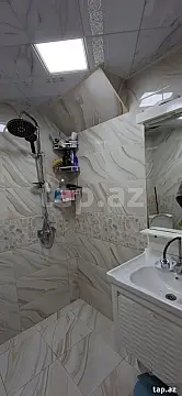 Satılır 8 otaqlı həyət evi