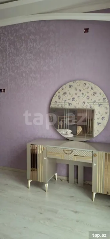 Satılır 8 otaqlı həyət evi