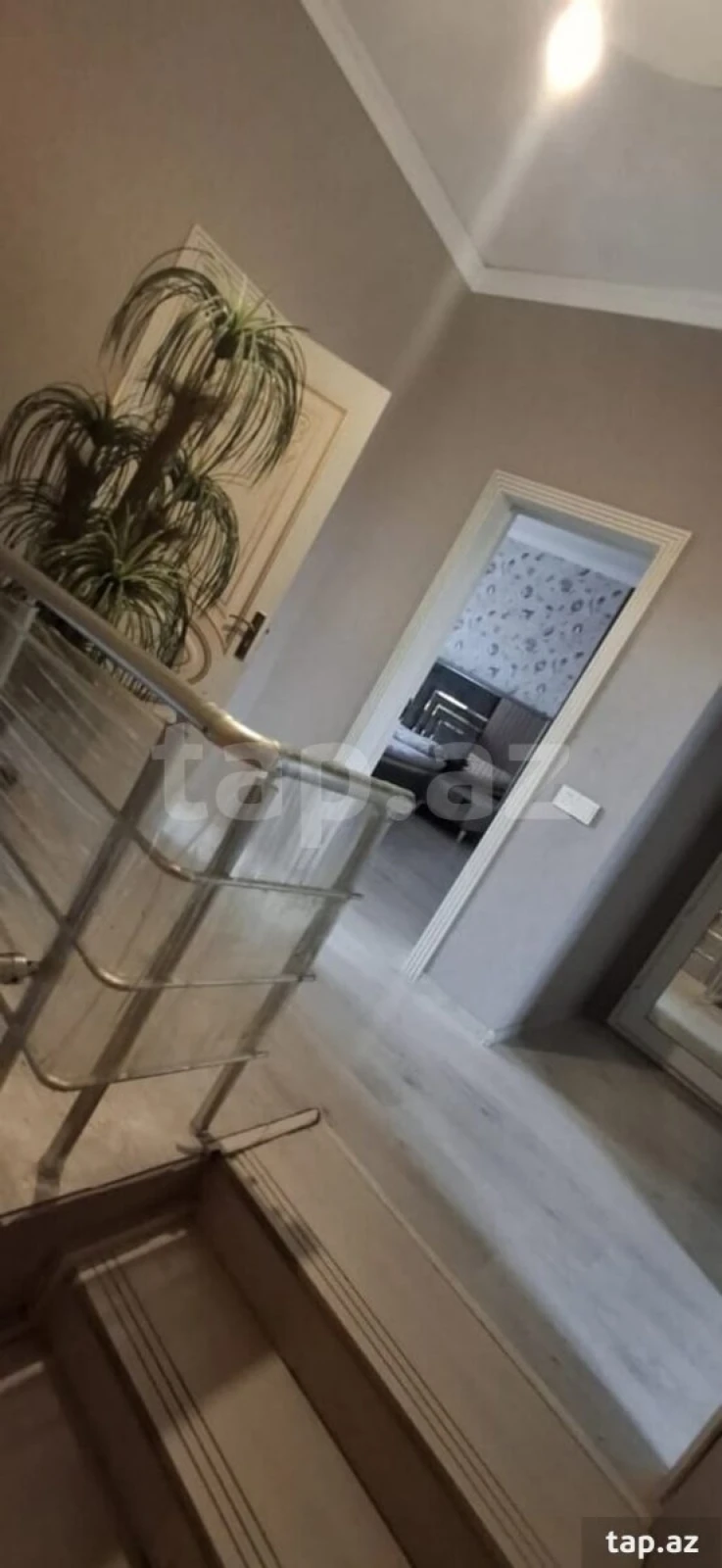 Satılır 8 otaqlı həyət evi