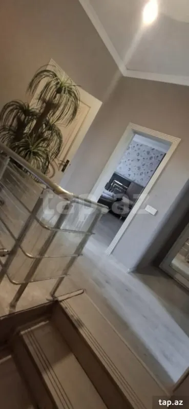 Satılır 8 otaqlı həyət evi