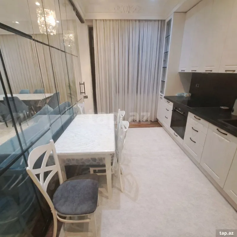 Kirayə verilir 3 otaqlı yeni tikili 120 m²