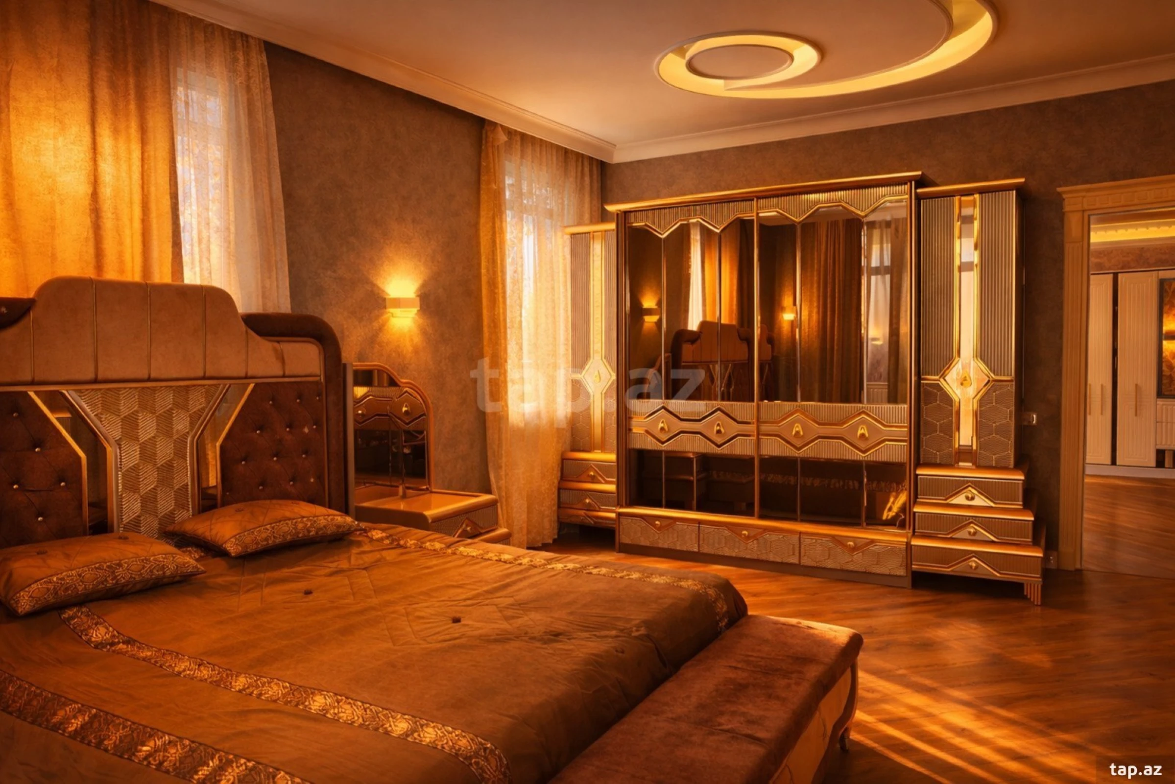 Satılır 5 otaqlı həyət evi 365 m²