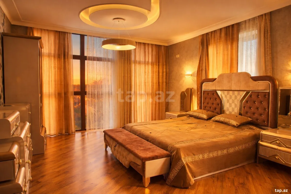 Satılır 5 otaqlı həyət evi 365 m²