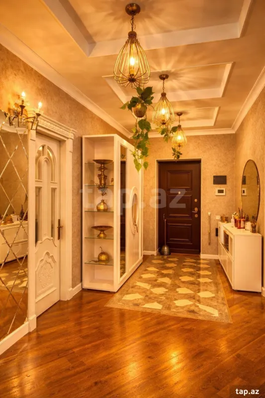 Satılır 5 otaqlı həyət evi 365 m²