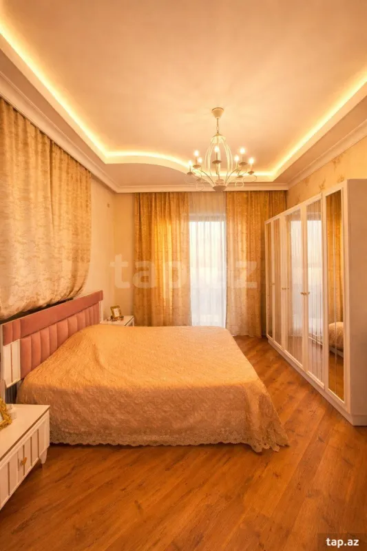 Satılır 5 otaqlı həyət evi 365 m²