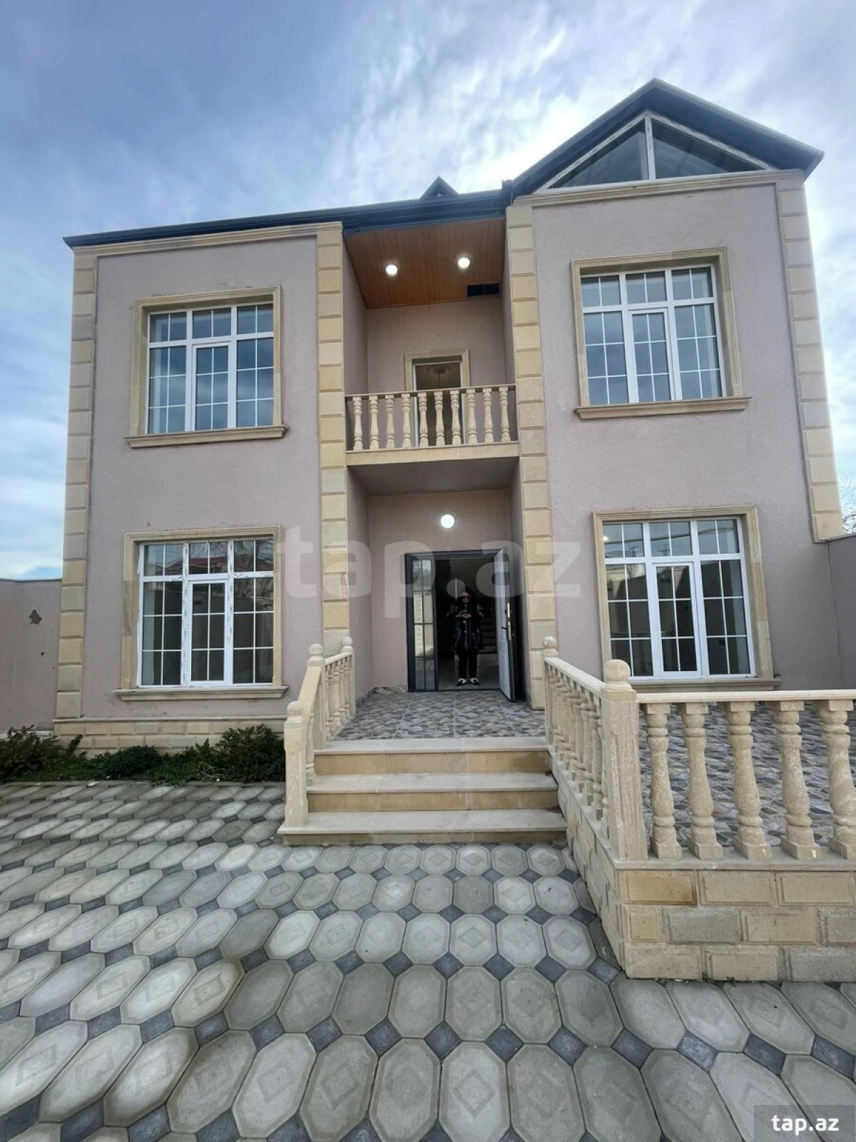 Satılır 5 otaqlı həyət evi