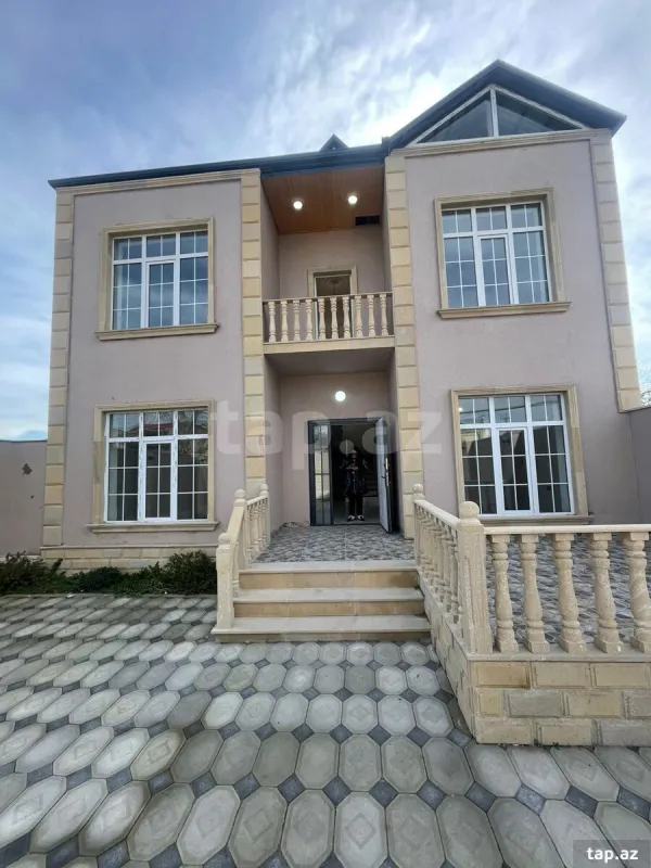 Satılır 5 otaqlı həyət evi