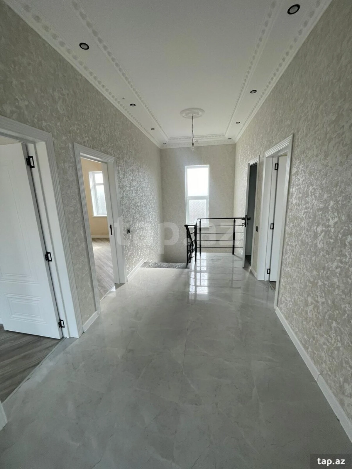 Satılır 5 otaqlı həyət evi