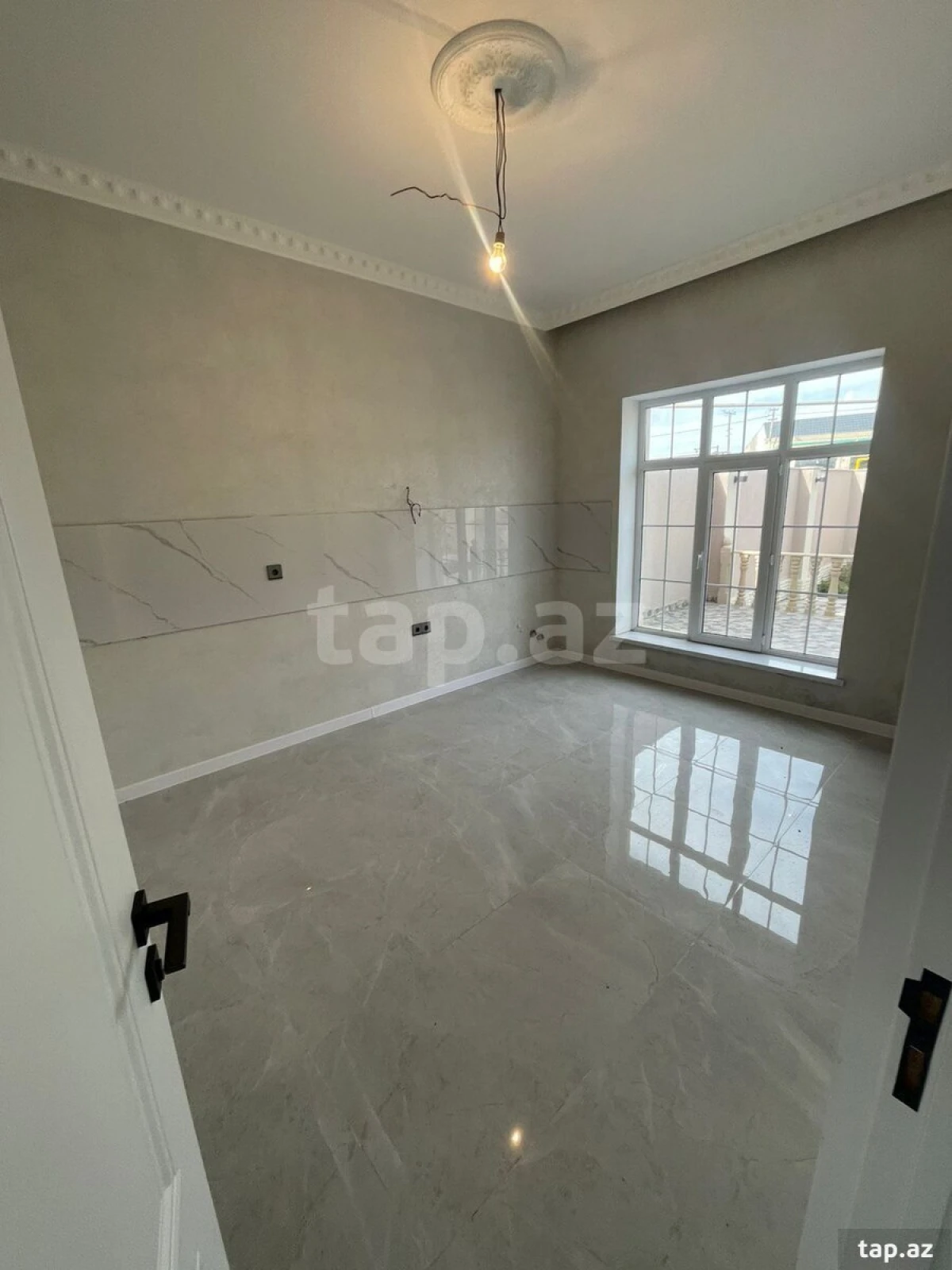 Satılır 5 otaqlı həyət evi