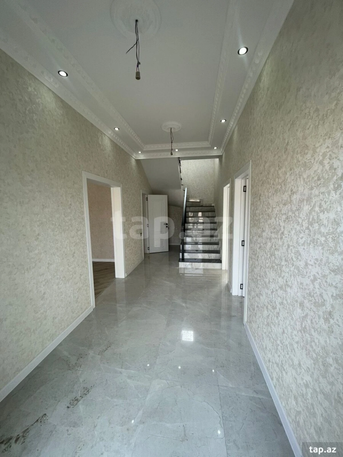 Satılır 5 otaqlı həyət evi