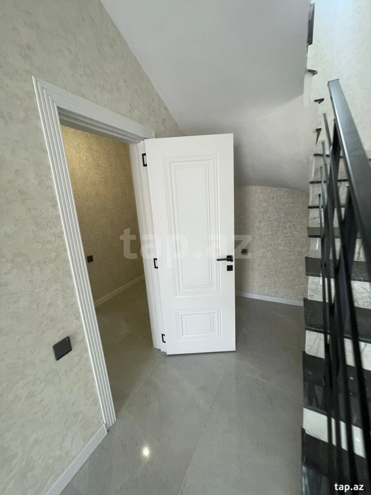 Satılır 5 otaqlı həyət evi