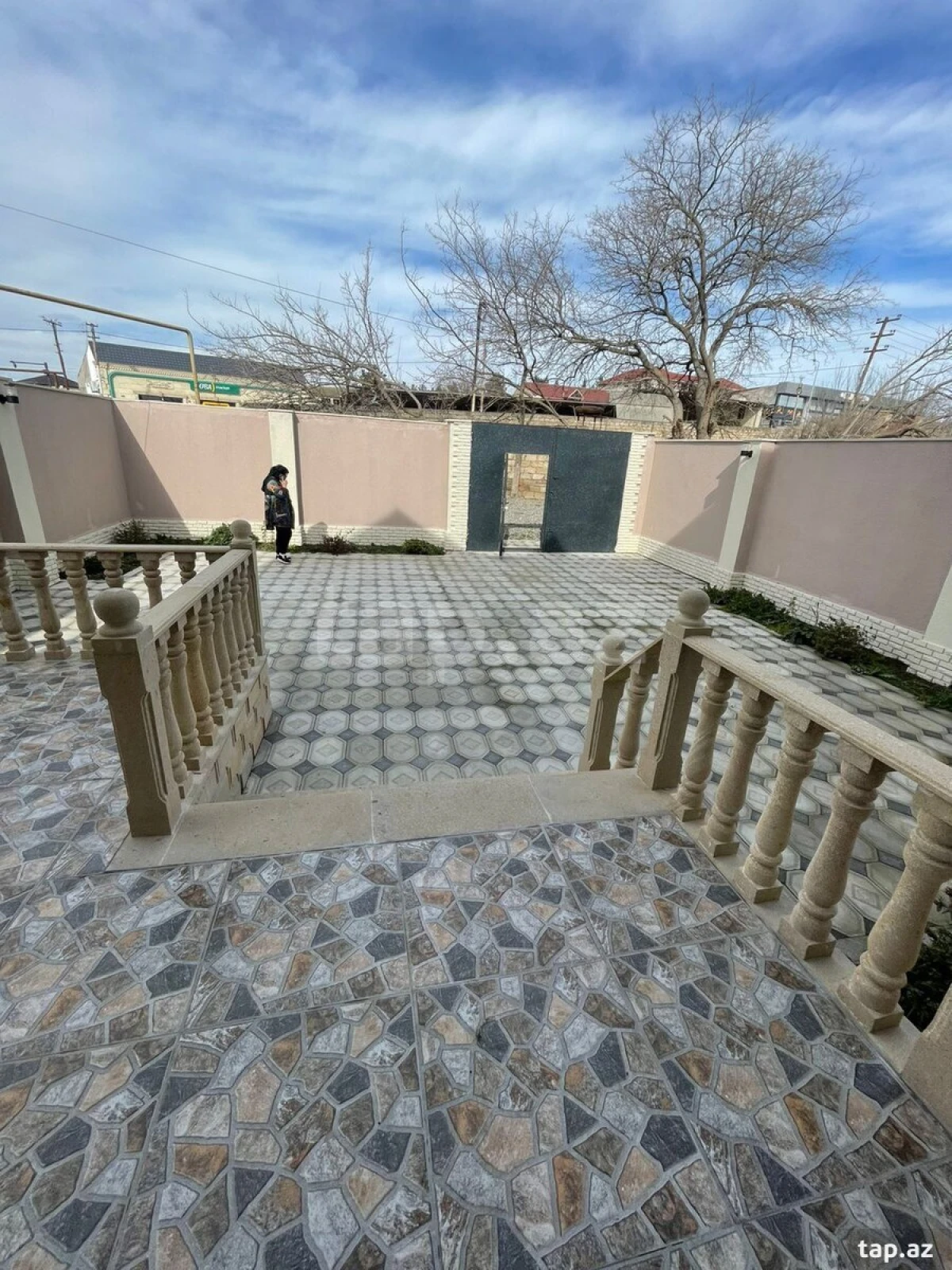 Satılır 5 otaqlı həyət evi