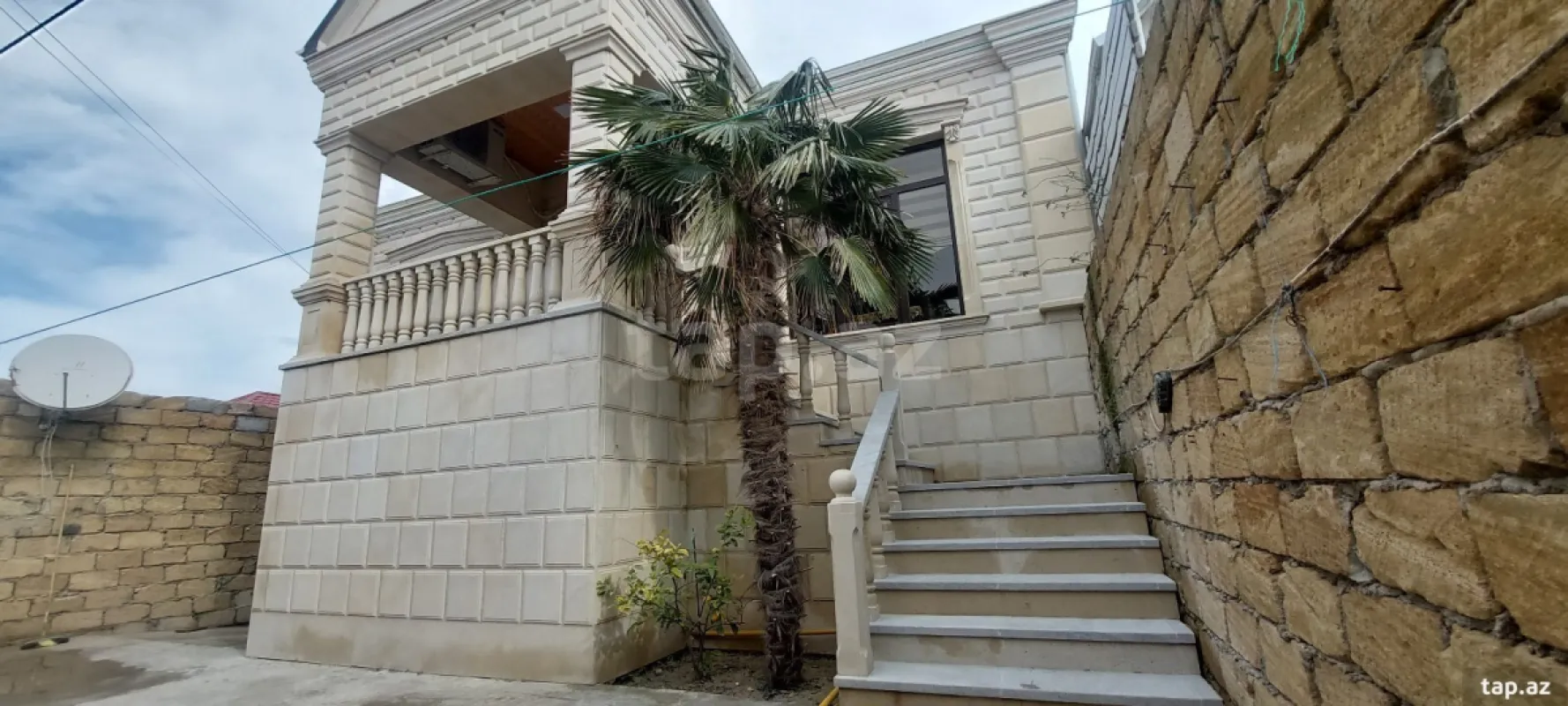 Satılır 4 otaqlı həyət evi