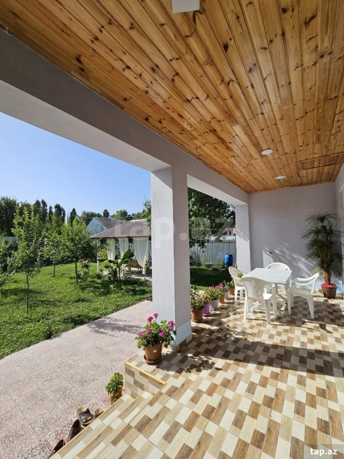 Kirayə verilir 4 otaqlı həyət evi