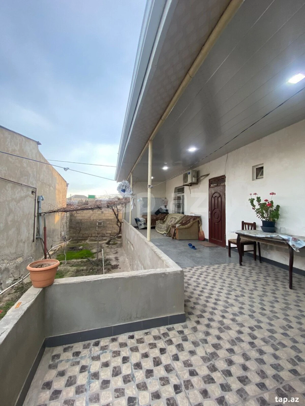 Satılır 4 otaqlı həyət evi