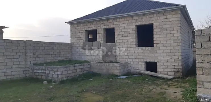 Satılır 4 otaqlı həyət evi