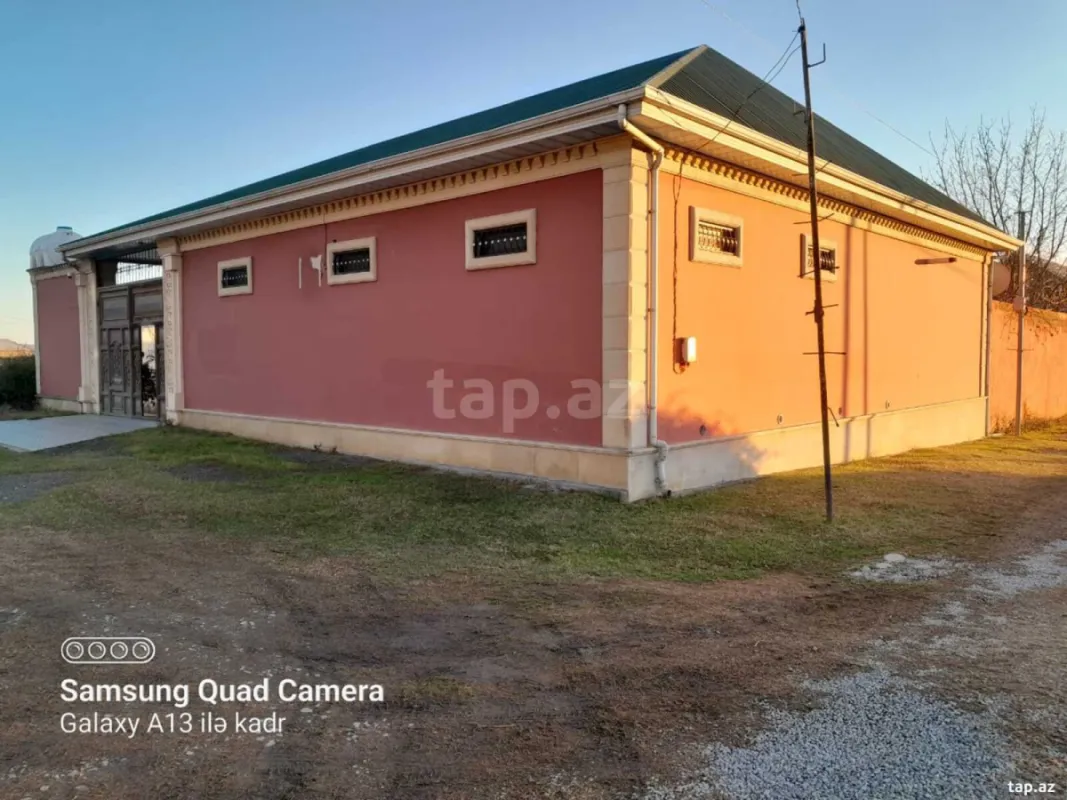 Satılır 4 otaqlı həyət evi