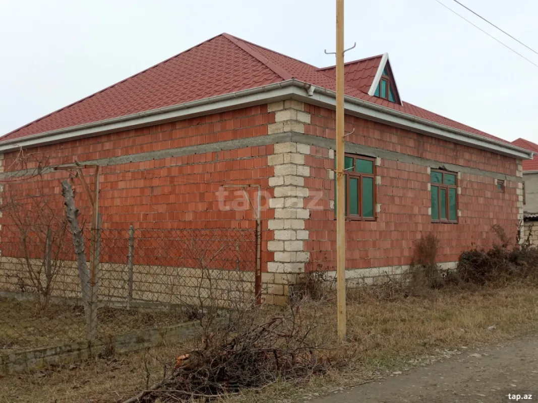 Satılır 5 otaqlı həyət evi