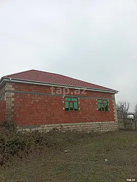 Satılır 5 otaqlı həyət evi