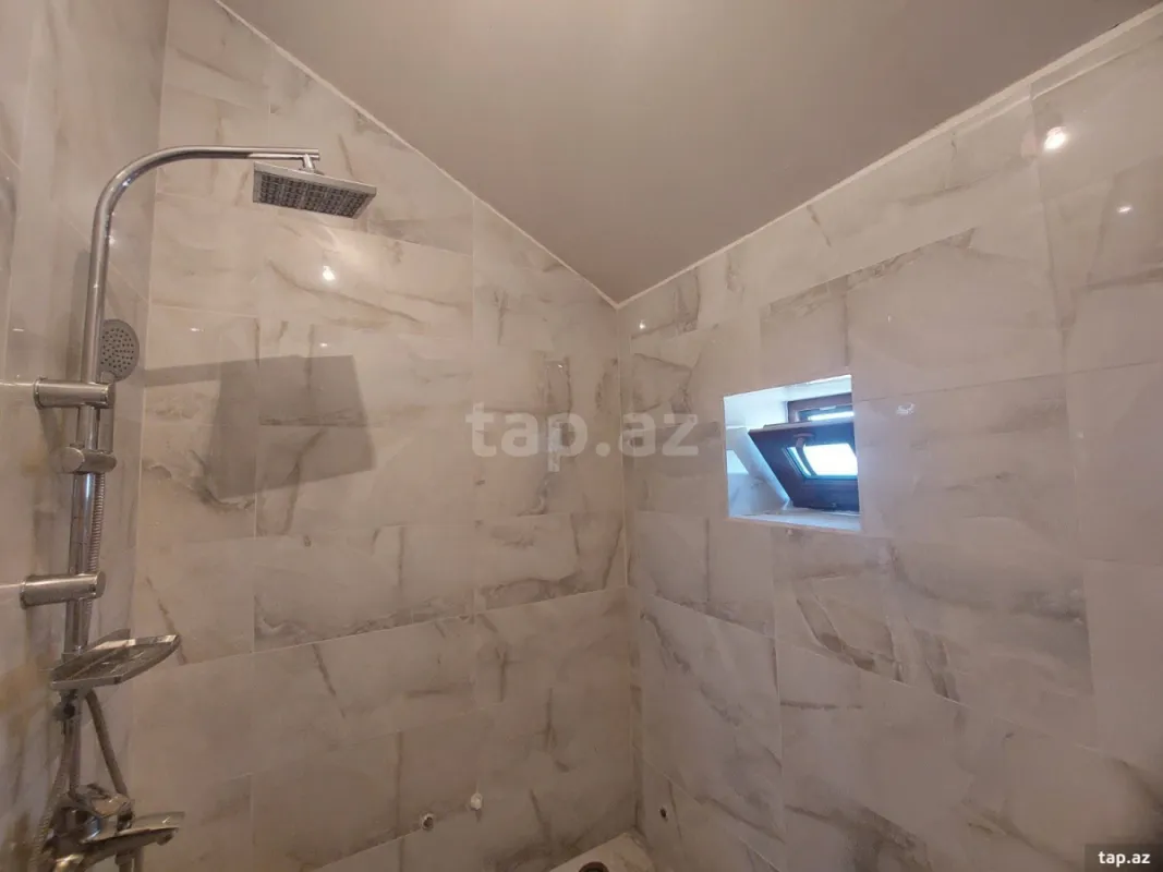 Satılır 5 otaqlı həyət evi 180 m²