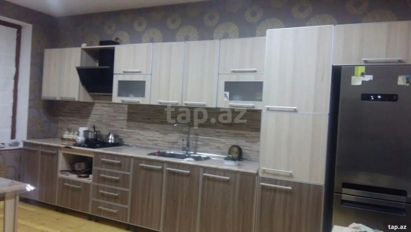 Satılır 5 otaqlı həyət evi 180 m²