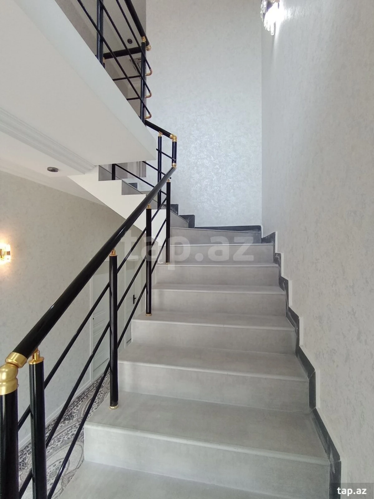 Satılır 5 otaqlı həyət evi