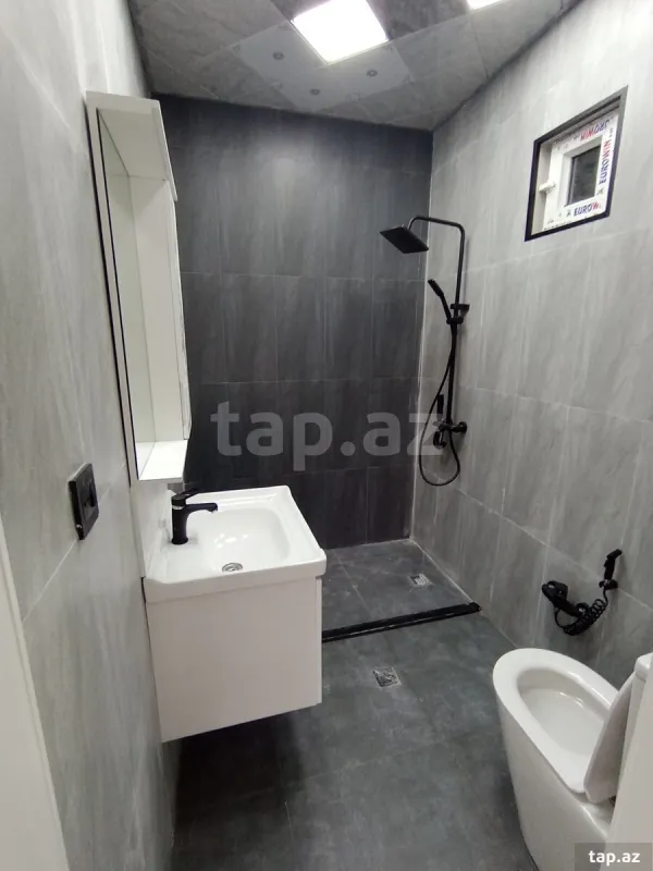 Satılır 5 otaqlı həyət evi