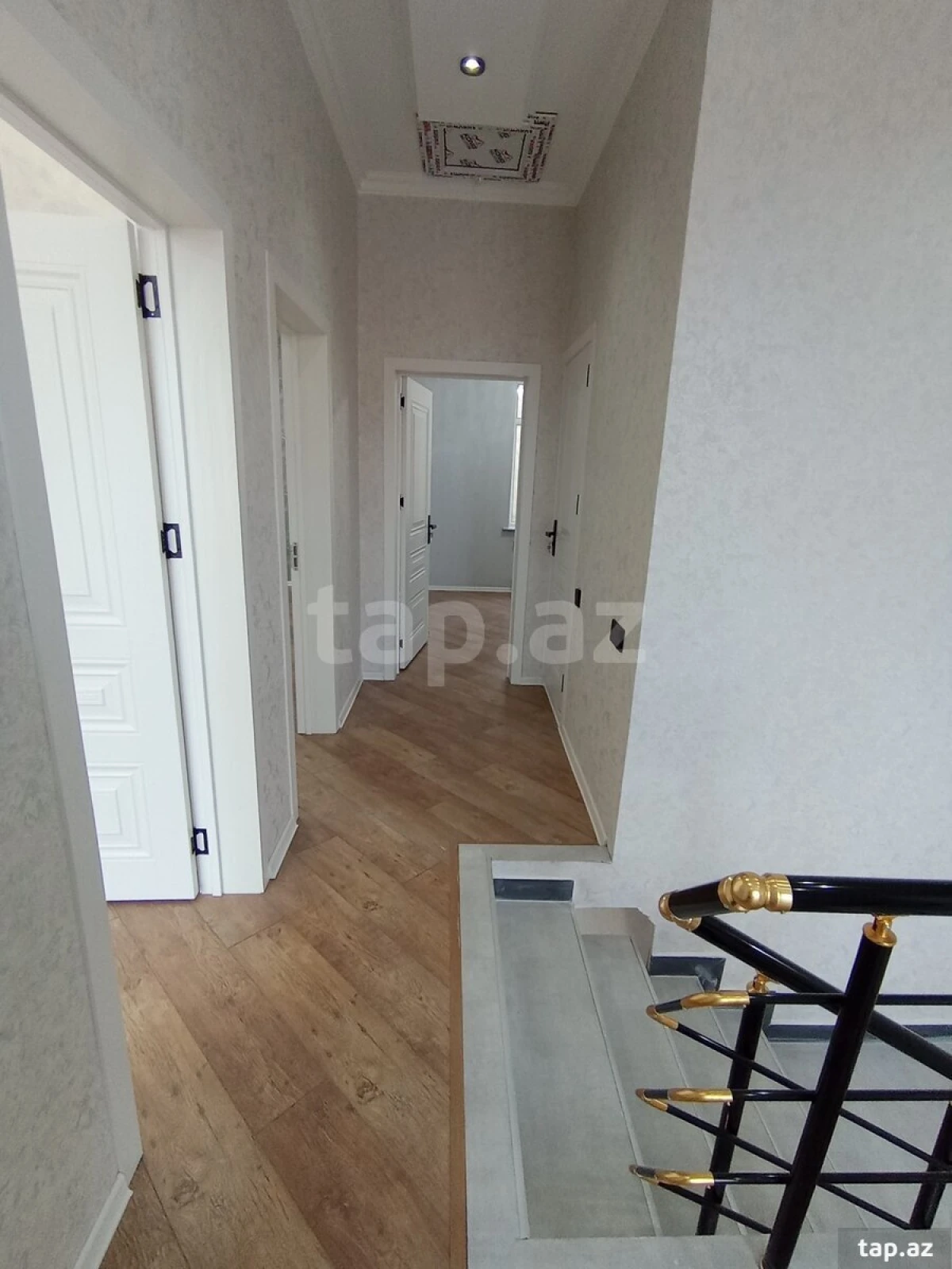 Satılır 5 otaqlı həyət evi