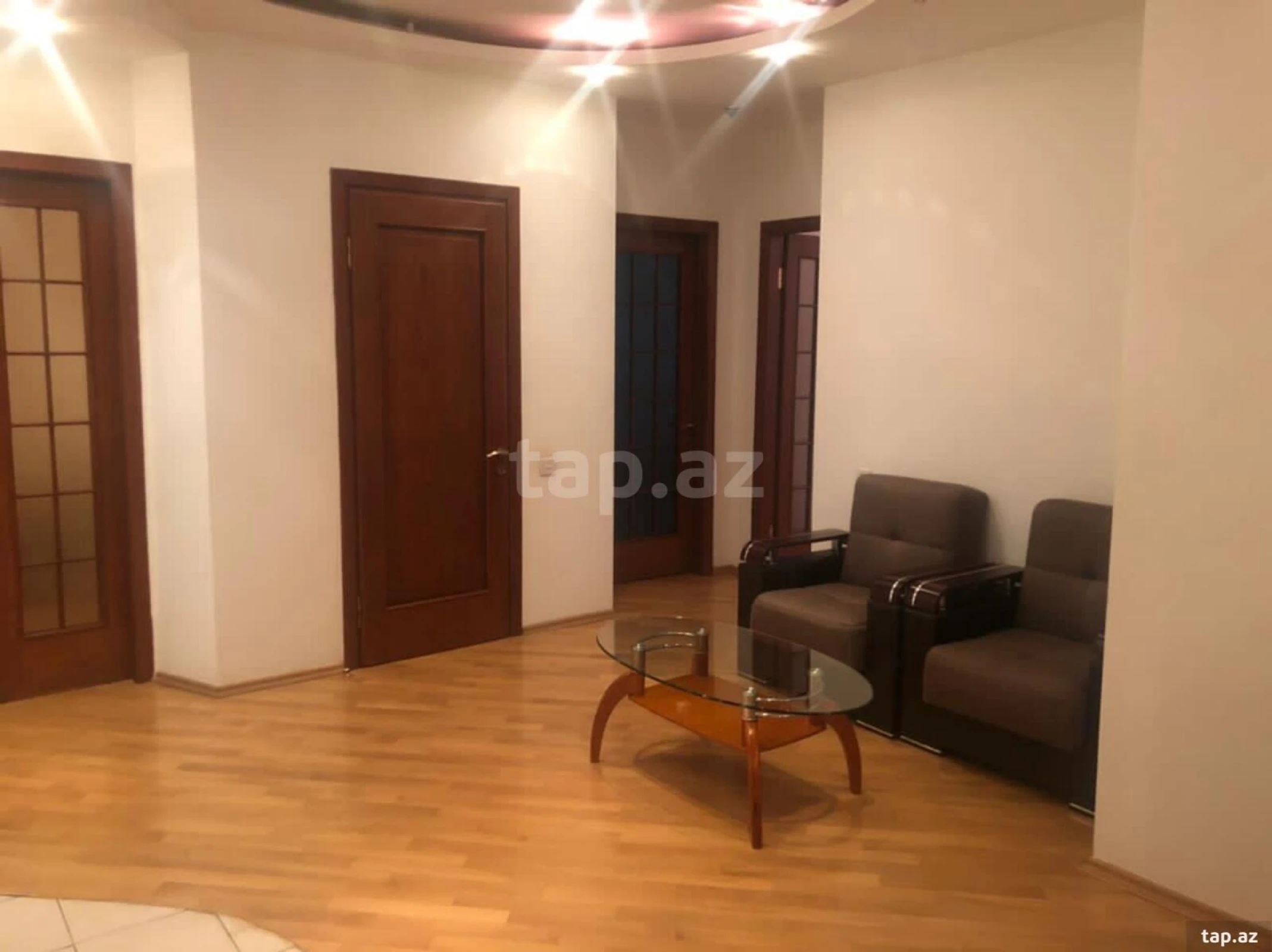 Kirayə verilir 3 otaqlı yeni tikili 155 m²