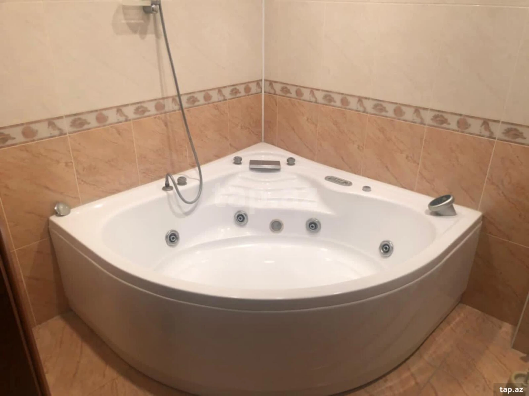 Kirayə verilir 3 otaqlı yeni tikili 155 m²