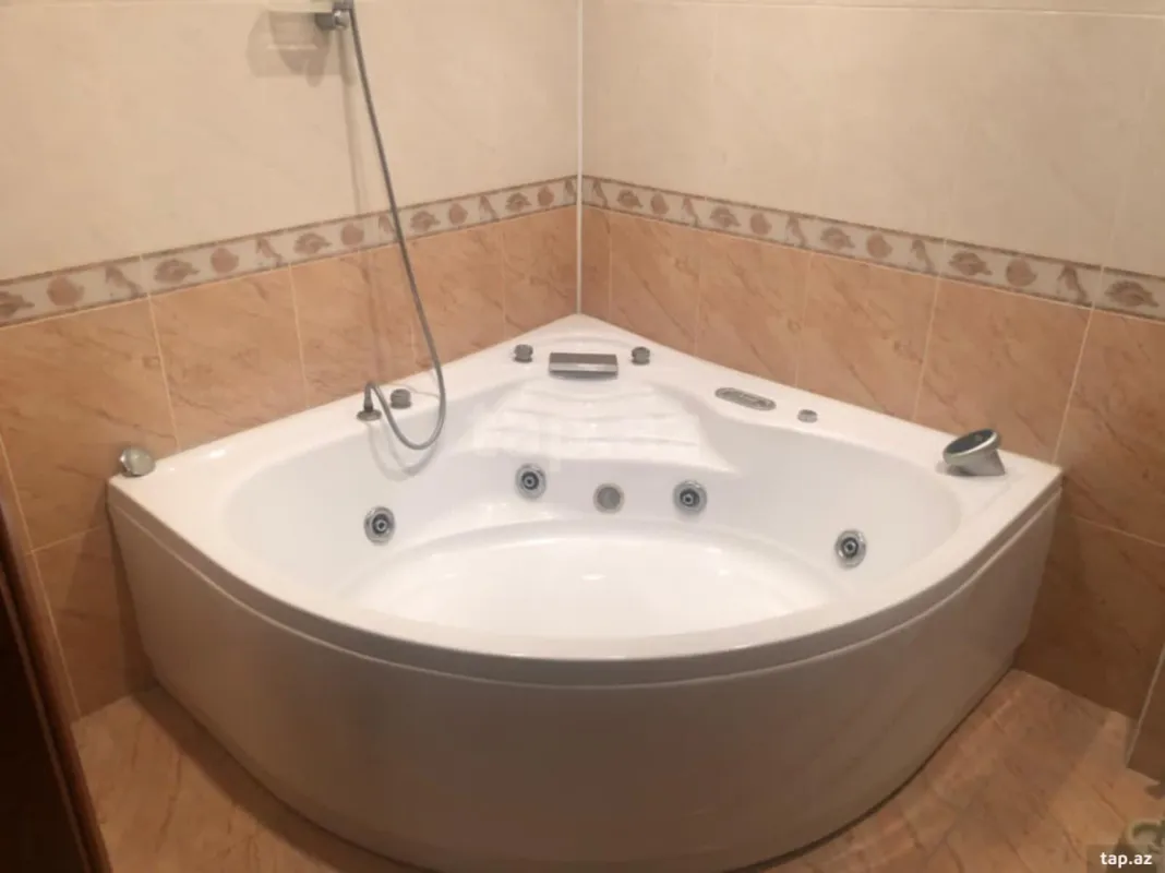 Kirayə verilir 3 otaqlı yeni tikili 155 m²