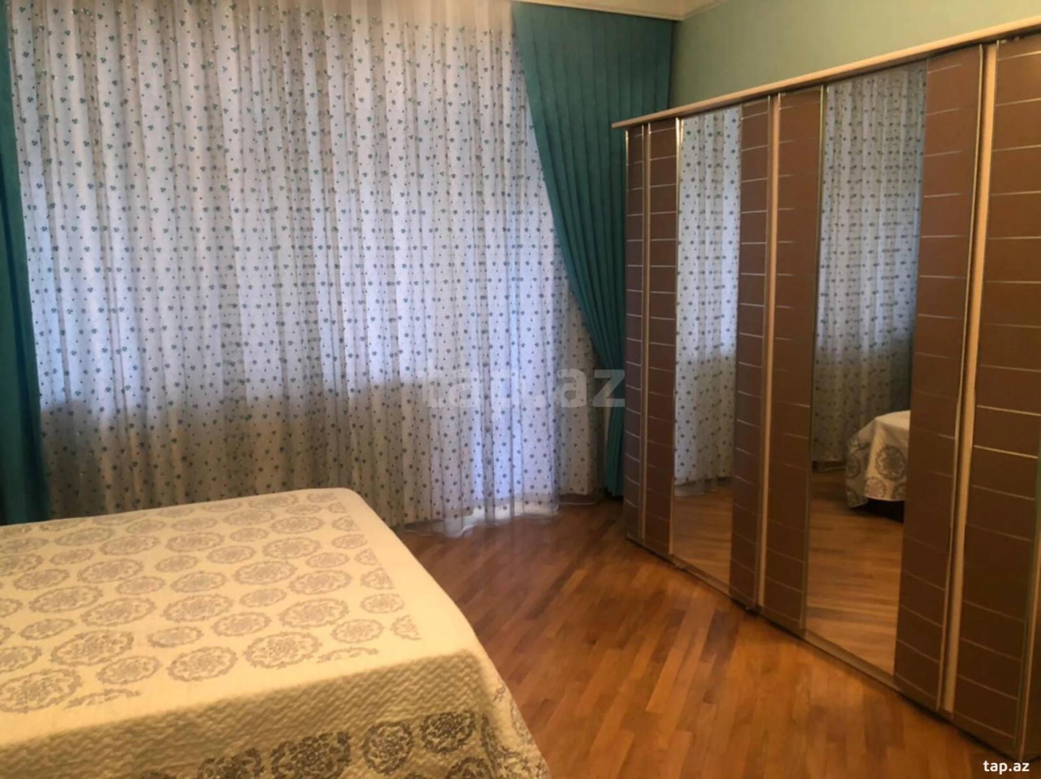 Kirayə verilir 3 otaqlı yeni tikili 155 m²