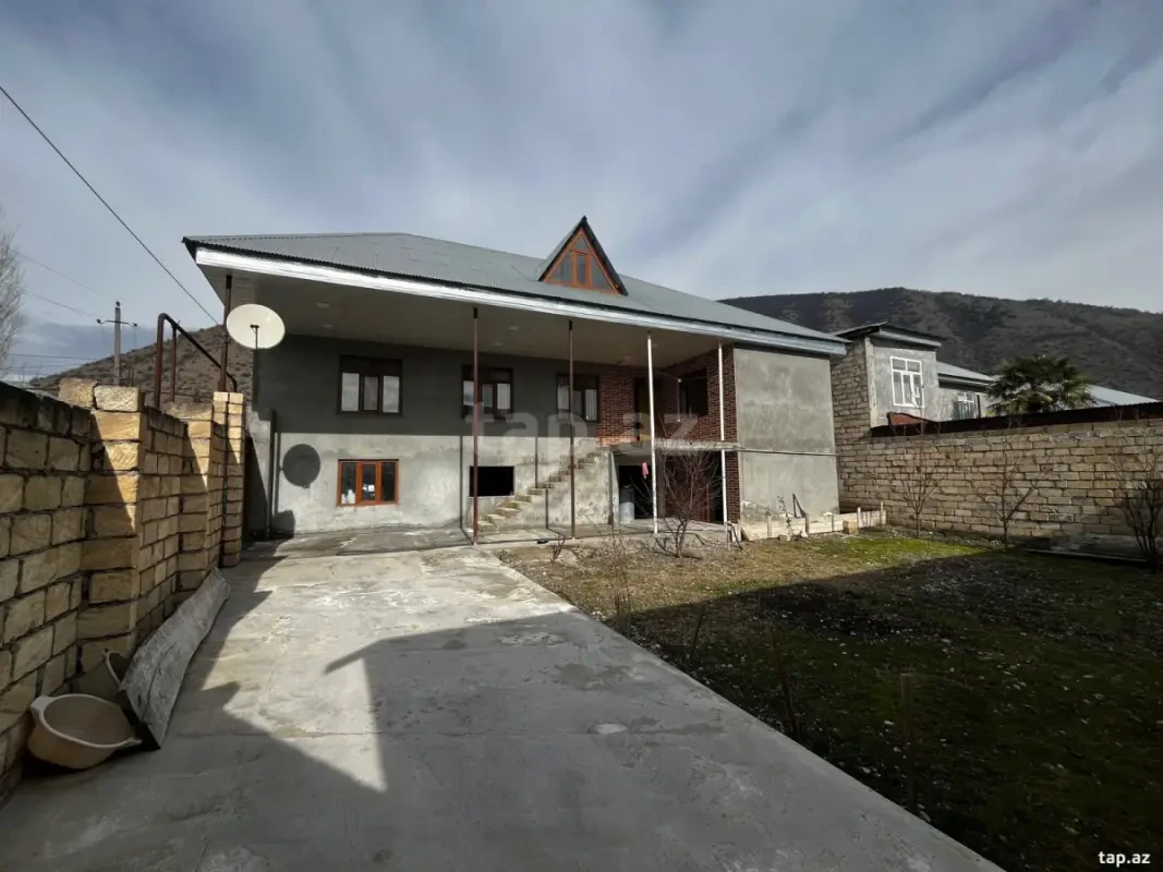 Satılır 3 otaqlı həyət evi 400 m²