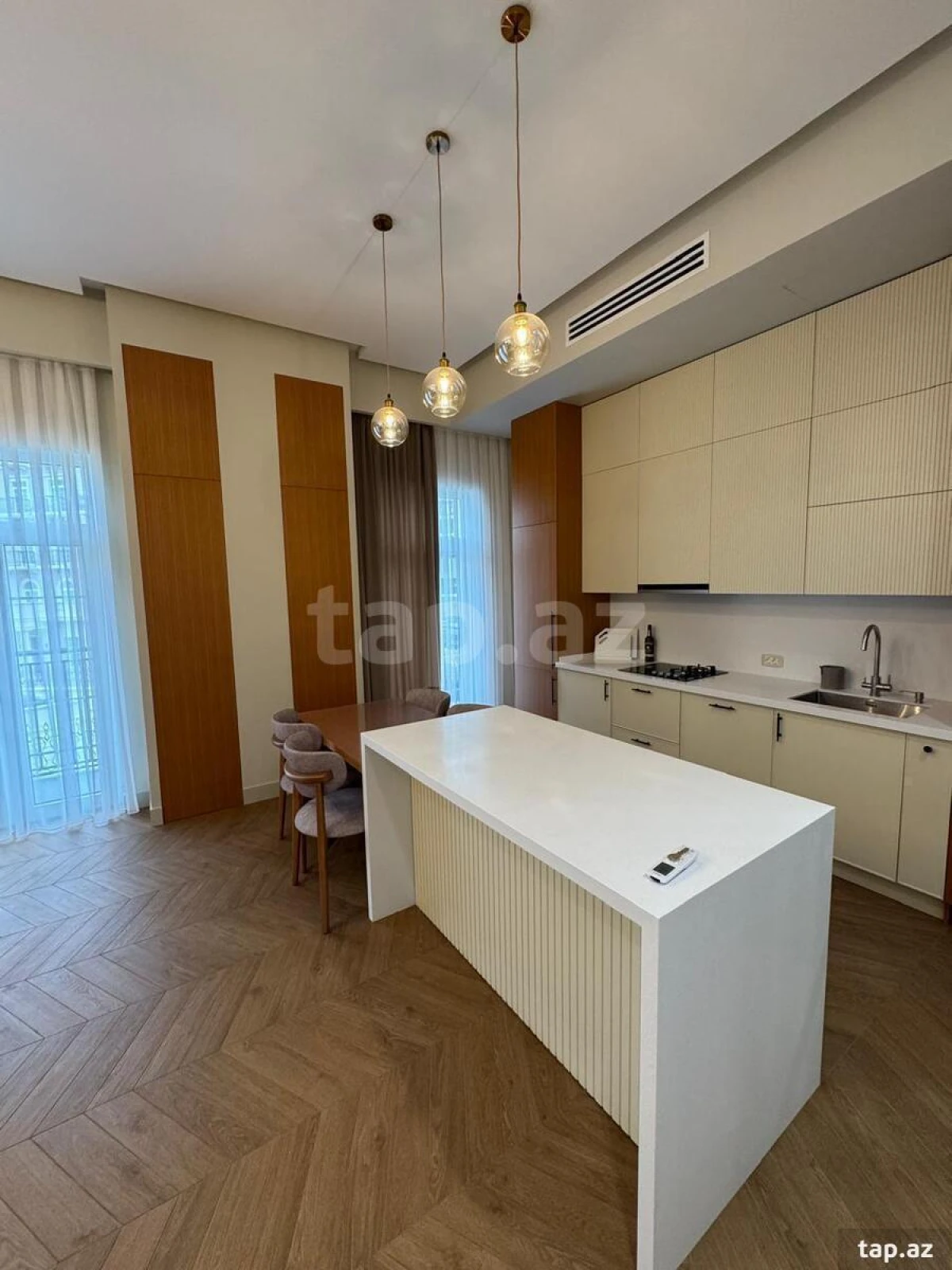 Kirayə verilir 4 otaqlı yeni tikili 146 m²
