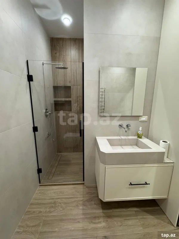 Kirayə verilir 4 otaqlı yeni tikili 146 m²