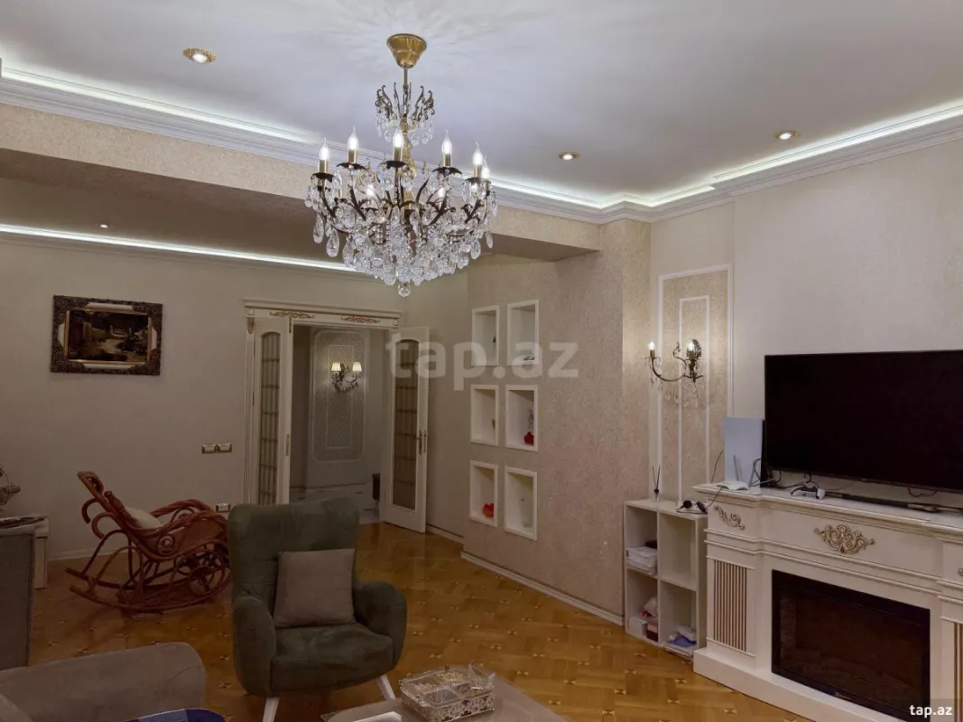 Satılır 4 otaqlı yeni tikili 180 m²