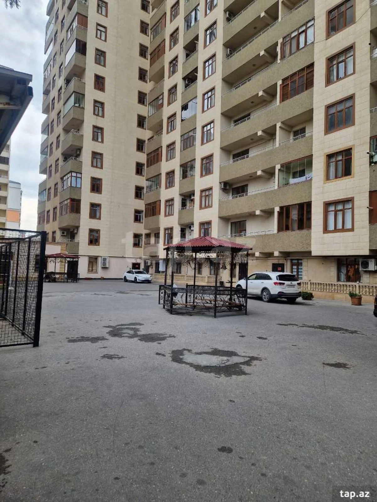 Satılır 4 otaqlı yeni tikili 180 m²