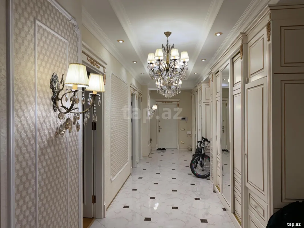 Satılır 4 otaqlı yeni tikili 180 m²