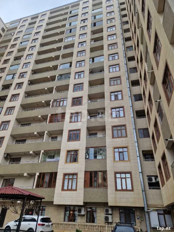 Satılır 4 otaqlı yeni tikili 180 m²