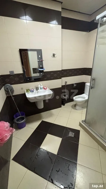 Kirayə verilir 3 otaqlı yeni tikili 130 m²