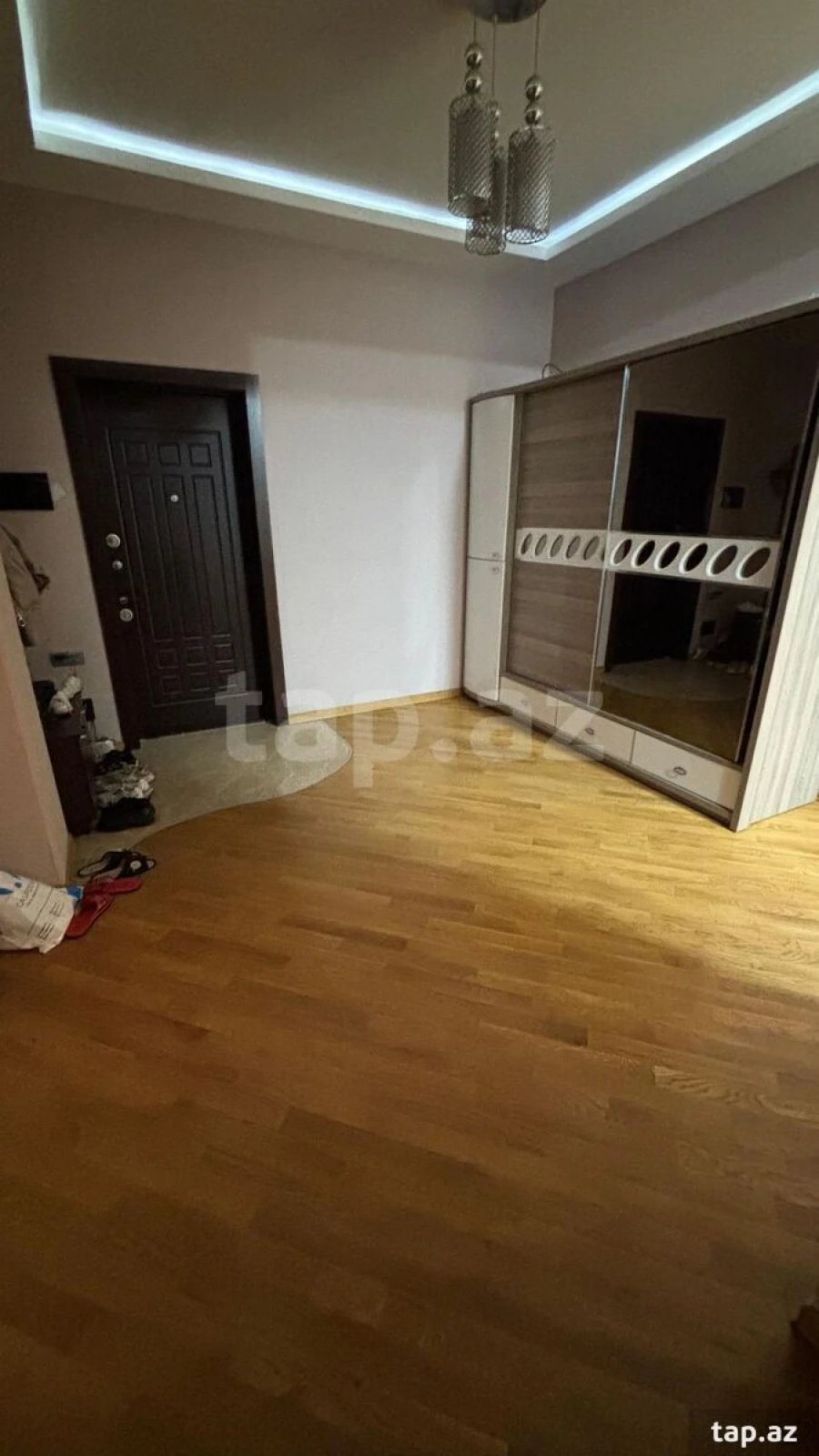 Kirayə verilir 3 otaqlı yeni tikili 130 m²
