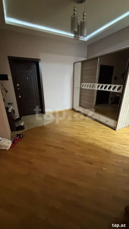 Kirayə verilir 3 otaqlı yeni tikili 130 m²